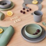 Jollein siliconen kinderserviesset storm grey met bord, kom, beker en lepel