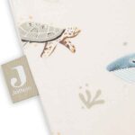 Jollein baby zomer slaapzak Deep Sea met walvissen, zeehondjes en schildpaddenprint, mouwloos Jersey slaapzakje in zomerse stijl.