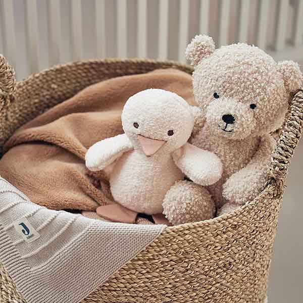 Jollein zacht eendje van teddy in off white en biscuit met rammelaar en knisperpapier