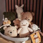 Jollein zacht eendje van teddy in off white en biscuit met rammelaar en knisperpapier