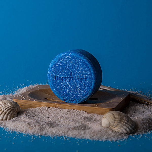 HappySoaps blauwe 2 in 1 Shampoo en Body Wash Bar In Need of Vitamin Sea met kartonnen verpakking