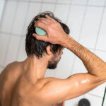 Aloë Vera Love Conditioner Bar van HappySoaps in groene uitvoering met kartonnen verpakking.