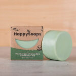 Aloë Vera Love Conditioner Bar van HappySoaps in groene uitvoering met kartonnen verpakking.