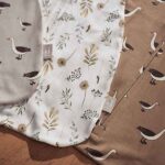 Jollein cocoon slaapzak Goose Biscuit met gansjesprint voor pasgeboren baby’s