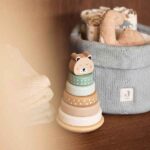 Houten tuimelstapelaar Jungle Jambo van Jollein met cheetah hoofdje en stapelblokken gemaakt van FSC gecertificeerd hout