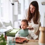 Flexibele siliconen slab baby ash green met verstelbare sluiting en opvangbakje