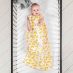 Hydrofiele babyslaapzak van Jollein met safari dierenprint in geel en wit maat 70 cm