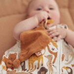 Hydrofiele slaapzak van Jollein met dierenprint en mouwloos ontwerp voor baby’s