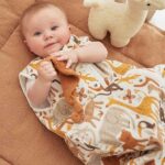 Hydrofiele slaapzak van Jollein met dierenprint en mouwloos ontwerp voor baby’s