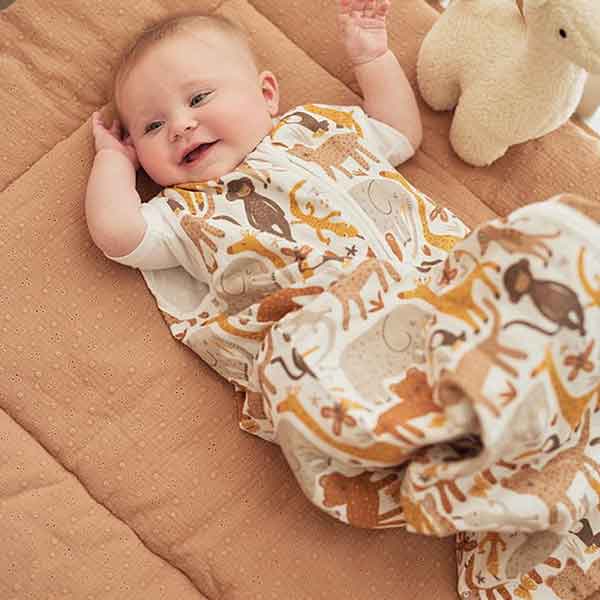Hydrofiele slaapzak van Jollein met dierenprint en mouwloos ontwerp voor baby’s