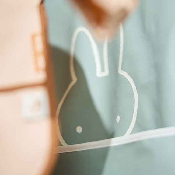 Jollein x Nijntje waterproof slab met mouwen Peekaboo sea green met opvangbakje