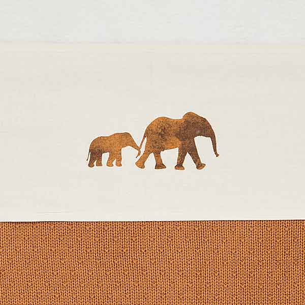 Jollein laken Savannah crème met olifantenprint gecombineerd met dekentje
