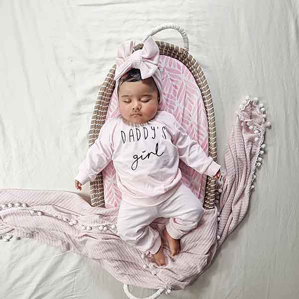 Baby pyjama Daddy’s girl van Little Adventure in roze kleur met lange mouwen en zachte comfortabele stof