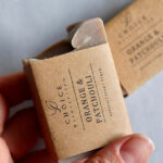 Handgemaakte Choice Orange and Patchouli zeep in kraft wikkel