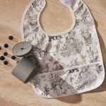 Waterproof slabben Pimpelmees Forest Animals van Jollein met bosdieren print geleverd als set van twee stuks