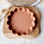 Roestkleurig siliconen leeuwenbord met zuignap van Rammelaartje