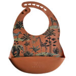 Roestkleurige siliconen slabber met jungleprint en opvangbakje van Rammelaartje
