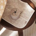 Waterproof baby slab Animals print olive green met klittenbandsluiting