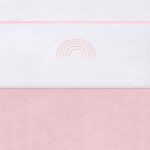 Wit wieglaken Rainbow pink met roze regenboogdetail van Jollein in wieg gecombineerd met een roze dekentje