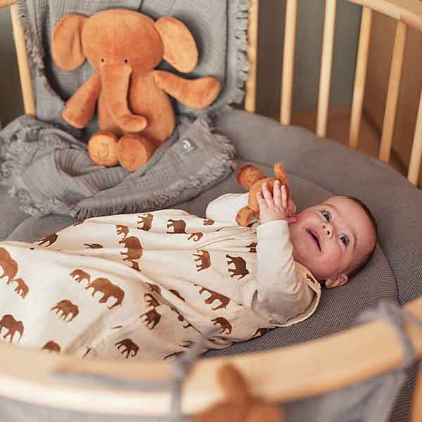 Jollein zomerslaapzak Savannah mouwloos met crèmekleurige olifantenprint