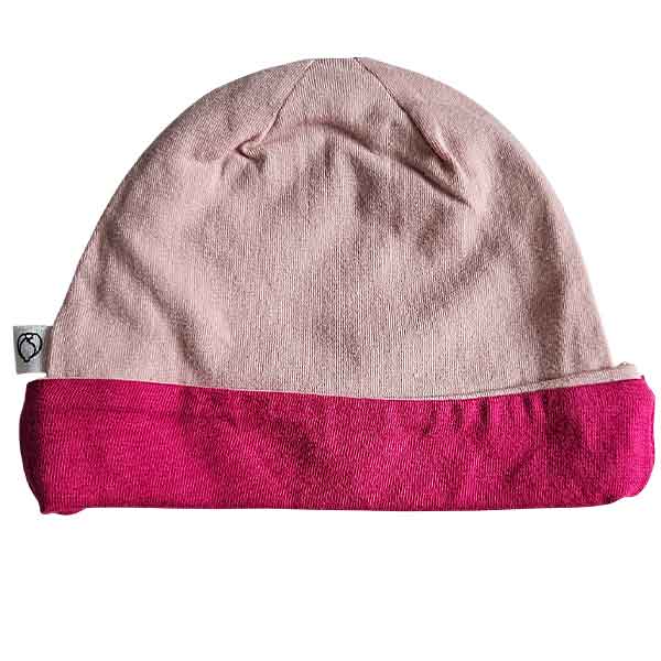 Roze baby mutsje Studio Spruitje met fuchsia omslagrand en zachte stof