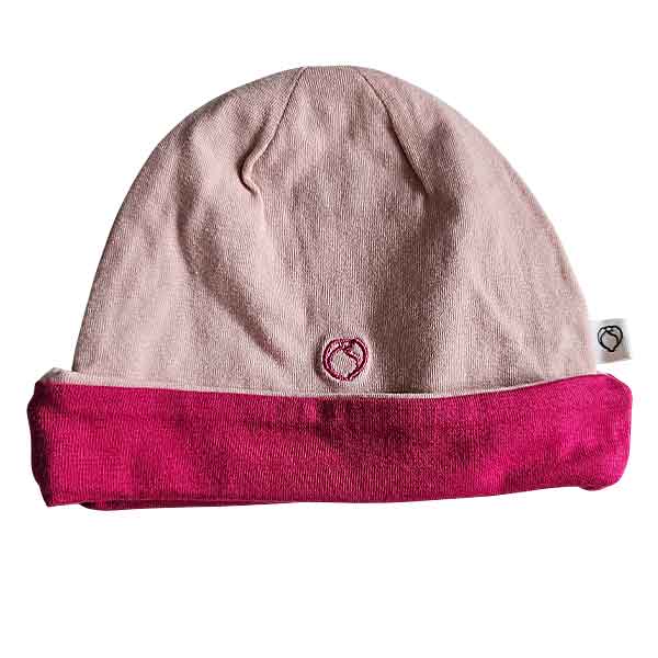 Roze baby mutsje Studio Spruitje met fuchsia omslagrand en zachte stof