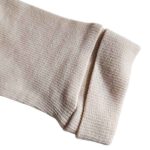 Poederroze baby overslagshirtje voor meisjes van Studio Spruitje van zachte ribstof