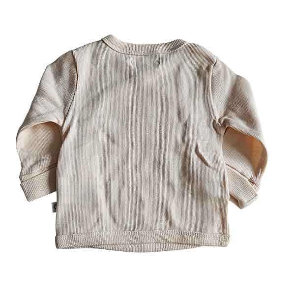 Poederroze baby overslagshirtje voor meisjes van Studio Spruitje van zachte ribstof