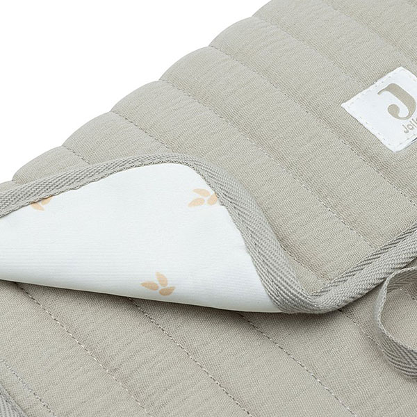 verschoonmatje baby hydrofiel olive green opvouwbaar met vakken onderweg