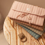 verschoonmatje baby hydrofiel olive green opvouwbaar met vakken onderweg