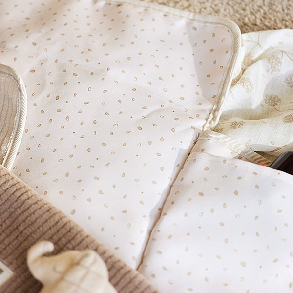 verschoonmatje baby cloudy rib oatmeal met vakken opvouwbaar onderweg