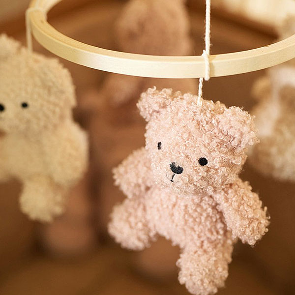 Baby mobiel teddy beertjes in Natural en Wild Rose voor box of babykamer