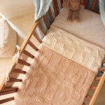 Hoeslaken jersey Twinkling Sea Green 60 x 120 cm met subtiele sterrenprint voor babybedjes
