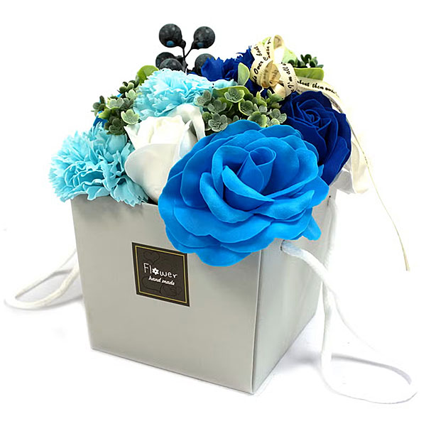 Zeep bloemen boeket blauwe bruiloft bloemen. Luxe, heerlijk geurend en perfect als wellness cadeau of stijlvolle decoratie.