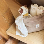 Jollein etui Cloudy Rib Milky Coffee met zachte ribstof en compacte opbergvorm voor babyaccessoires