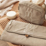 Verschoningsmat badstof Nijntje Olive Green met opvouwbaar ontwerp voor baby’s