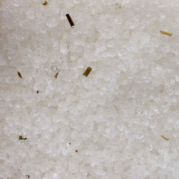 Helderheid Himalaya badzout met rozemarijn, salie, olijfolie en mineraalrijk Himalayazout voor een rustgevend wellnessmoment.