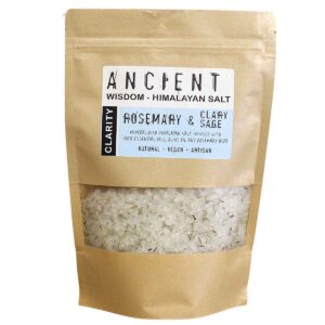 Helderheid Himalaya badzout met rozemarijn, salie, olijfolie en mineraalrijk Himalayazout voor een rustgevend wellnessmoment.