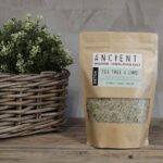 Detox Himalaya badzout met tea tree, limoen, teunisbloemolie en mineraalrijk Himalayazout voor een frisse wellnesservaring.
