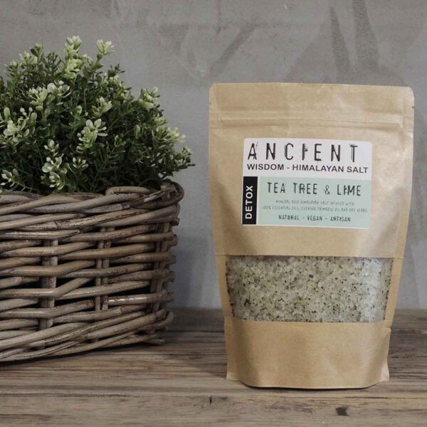 Detox Himalaya badzout met tea tree, limoen, teunisbloemolie en mineraalrijk Himalayazout voor een frisse wellnesservaring.