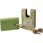 Agnes + Cat Fellberry Zeep aan Touw 150g met wilde bessengeur, kokosboter en praktisch ophangkoord.