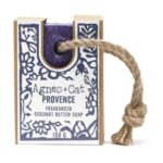 Agnes + Cat Provence Zeep aan Touw 150g met bloemige geuren, kokosboter en praktisch ophangkoord.