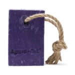 Agnes + Cat Provence Zeep aan Touw 150g met bloemige geuren, kokosboter en praktisch ophangkoord.
