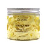 Banaan Slagroomzeep 120g met romig opgeklopt schuim en een heerlijke geur van rijpe bananen.