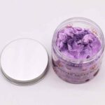 Frosted Suikerpruim Slagroomzeep 120g met romig opgeklopt schuim en zoete suikerpruim geur.