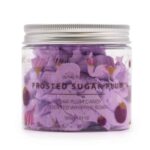 Frosted Suikerpruim Slagroomzeep 120g met romig opgeklopt schuim en zoete suikerpruim geur.