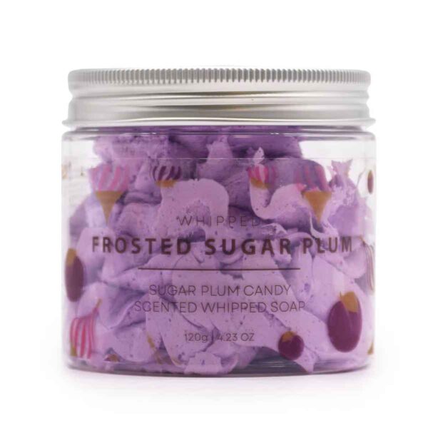 Frosted Suikerpruim Slagroomzeep 120g met romig opgeklopt schuim en zoete suikerpruim geur.