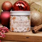 Warme Peperkoek Slagroomzeep 120g met romig opgeklopt schuim en een warme geur van verse gingerbread en kruiden.