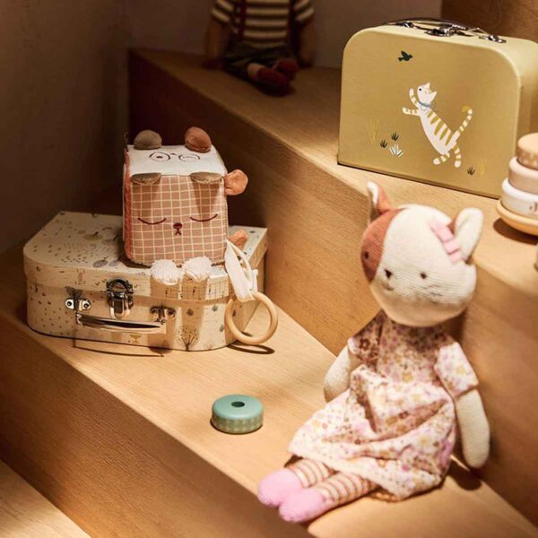 Jollein wagenspanner Tiny Park met hondje, katje, spiegel en belletjes. Ideaal speelgoed voor onderweg en de ontwikkeling van je baby.