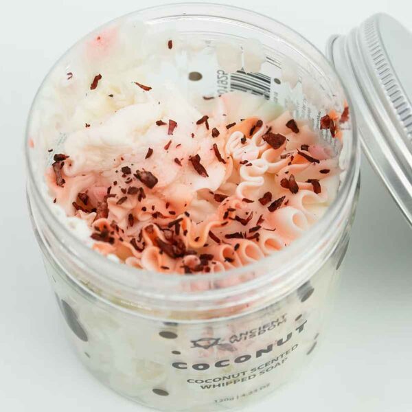 Kokosnoot Slagroomzeep 120g met romig opgeklopt schuim en een zachte tropische kokosgeur.